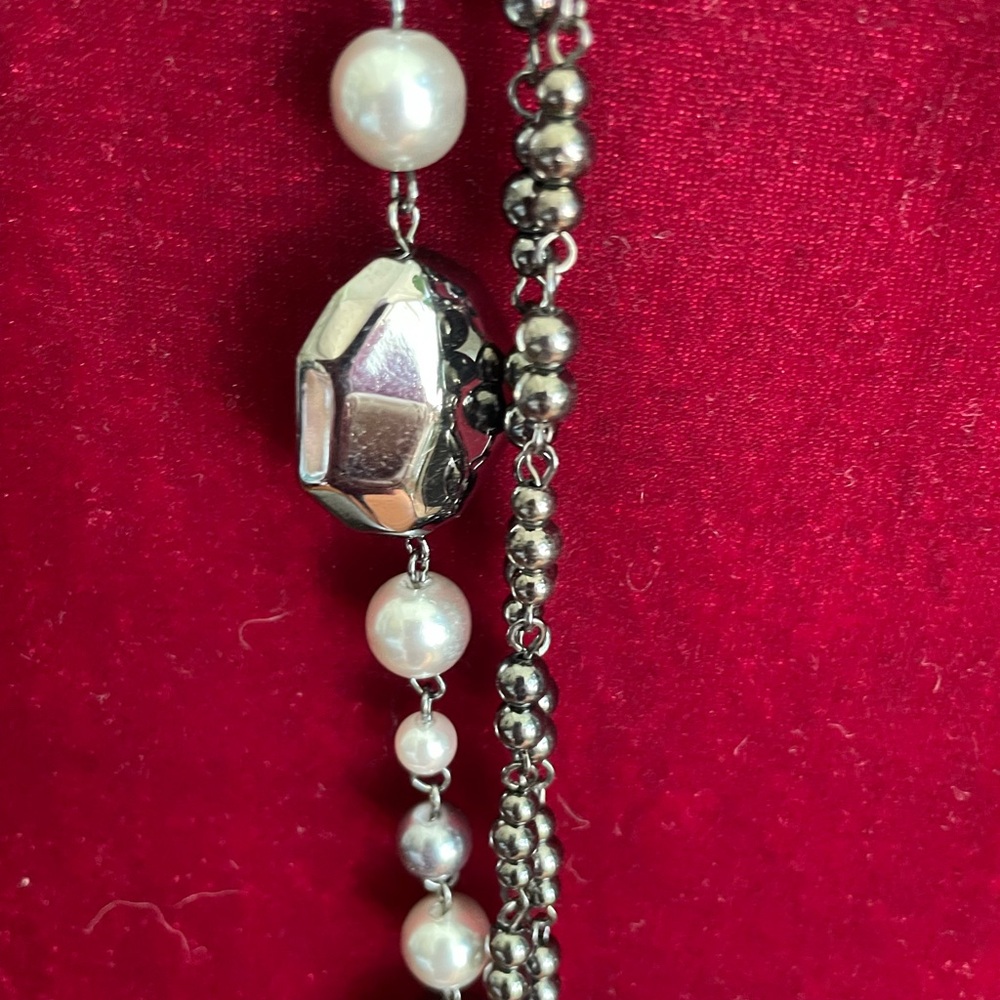 Beautiful necklace. Excellent condition - Picture 2 of 3